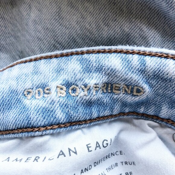 AMERICAN EAGLE 90s Boyfriend Ripped Knee Acid Wash Jeans Womens 4 Short - Picture 6 of 10